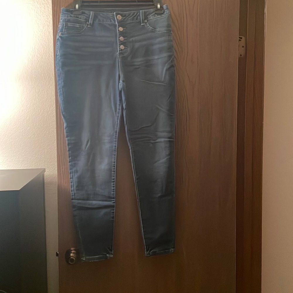 Size L Maurice’s denim. High rise
